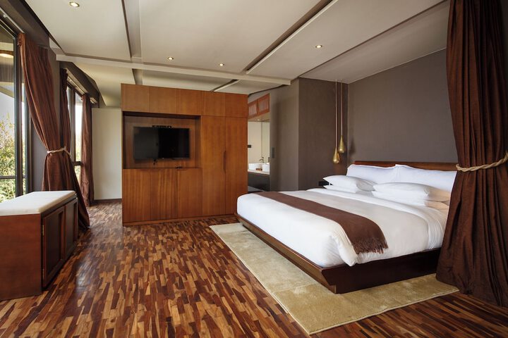 Room 5 of 38