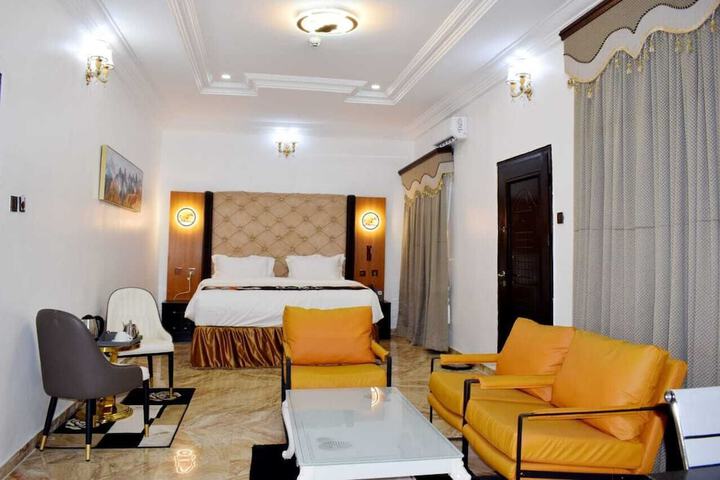 Room 6 of 13