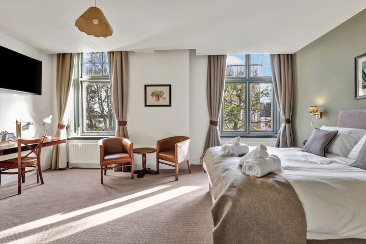 Room 4 of 24
