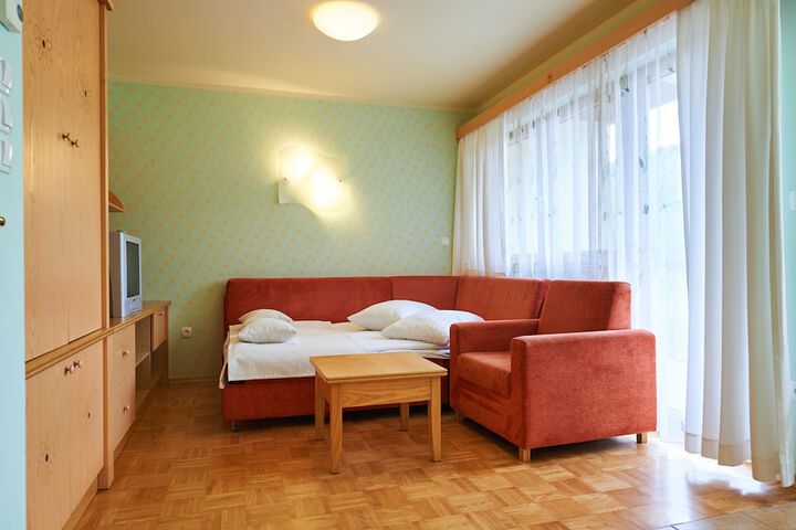 Room 6 of 53