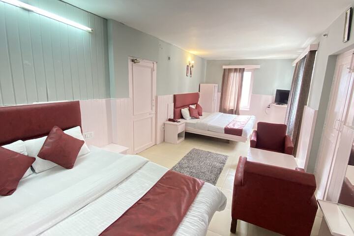 Room 18 of 28