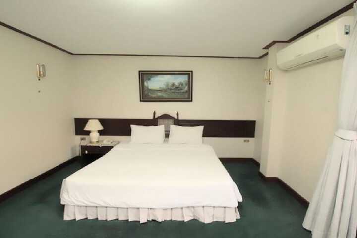 Room 6 of 35