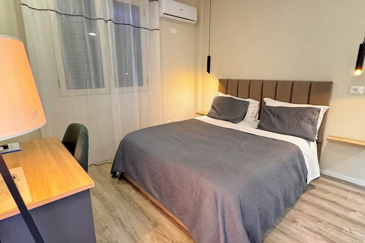 Room 8 of 146