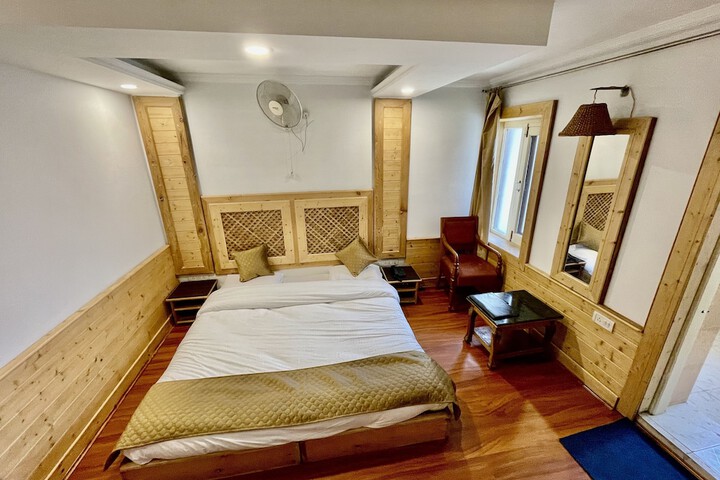 Room 8 of 50