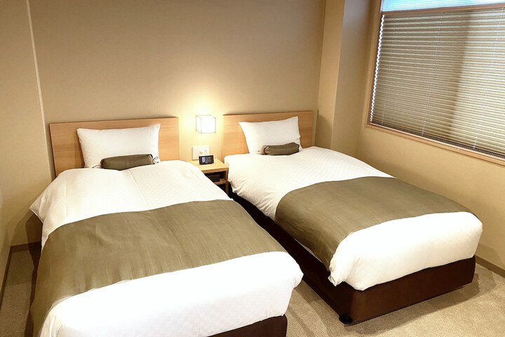 Room 8 of 37