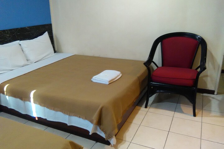 Room 9 of 32