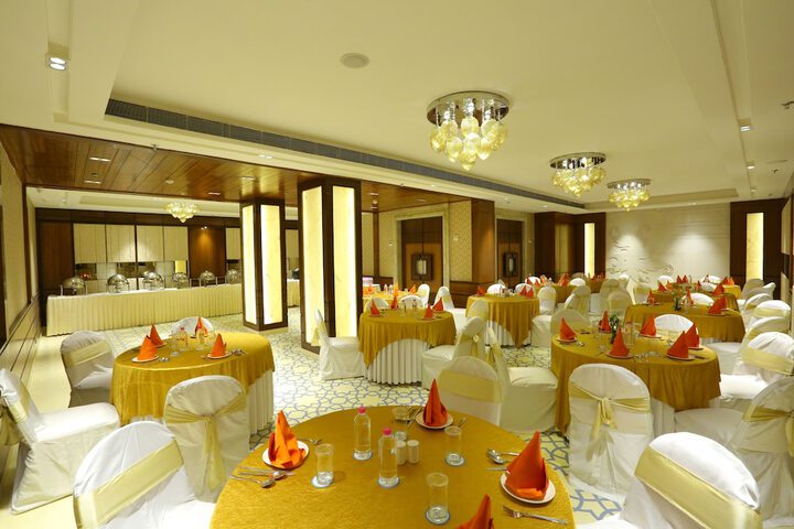 Ballroom/Hall 27 of 43