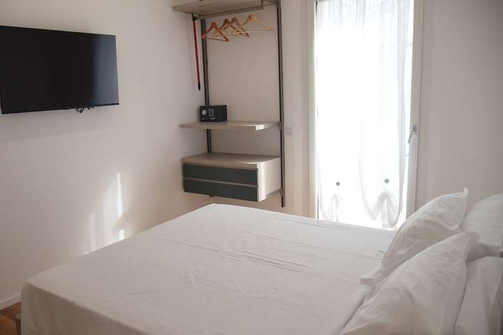 Room 16 of 159