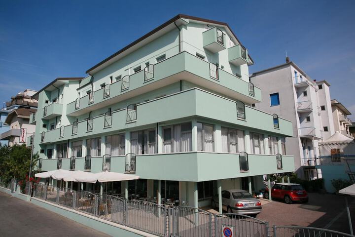 Hotel 63 of 64
