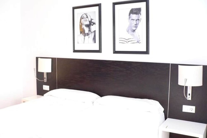 Room 11 of 40