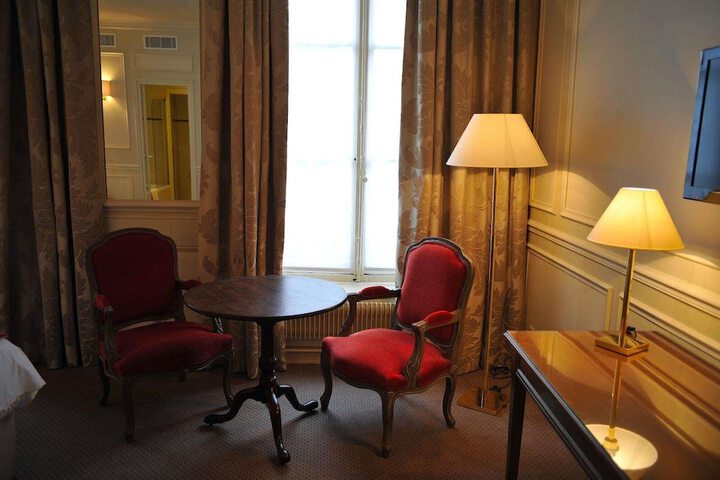 Room 42 of 80