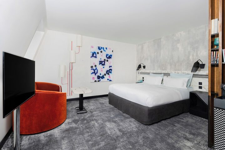 Room 35 of 144