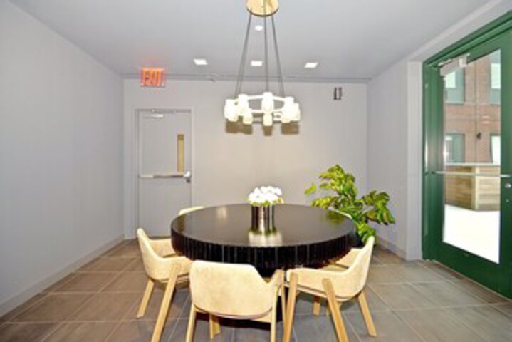 Room 9 of 27