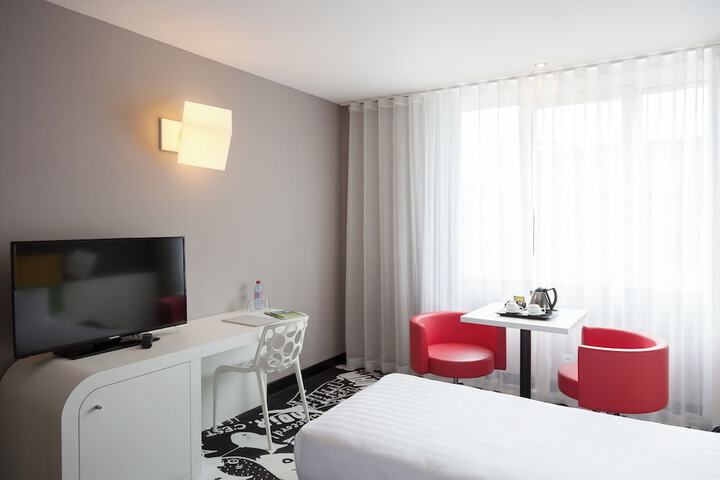 Room 10 of 29