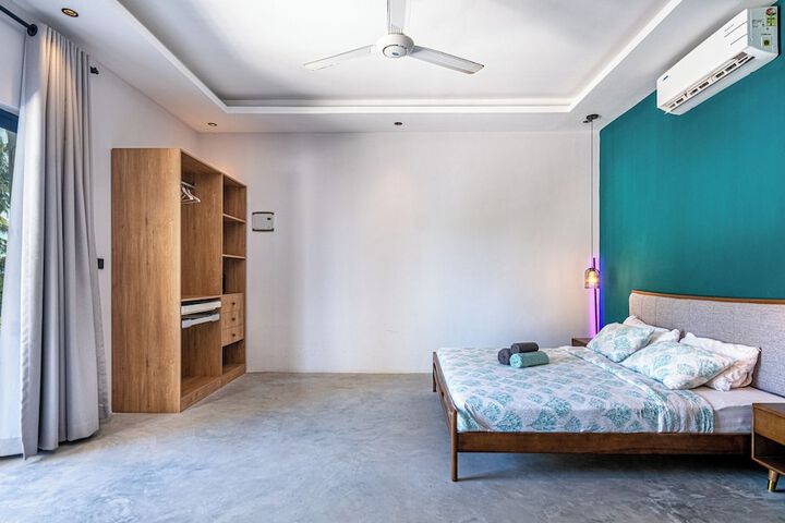 Room 9 of 24