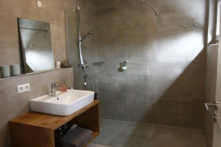 Room 10 of 37
