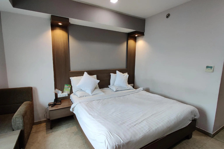 Room 2 of 25