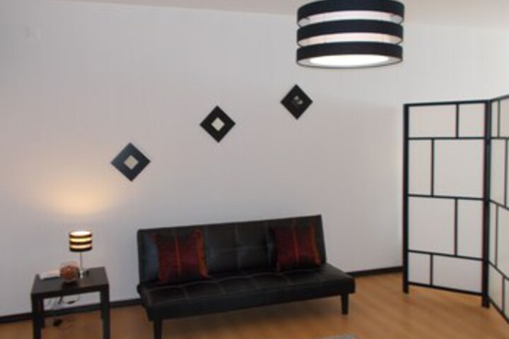 Room 13 of 32