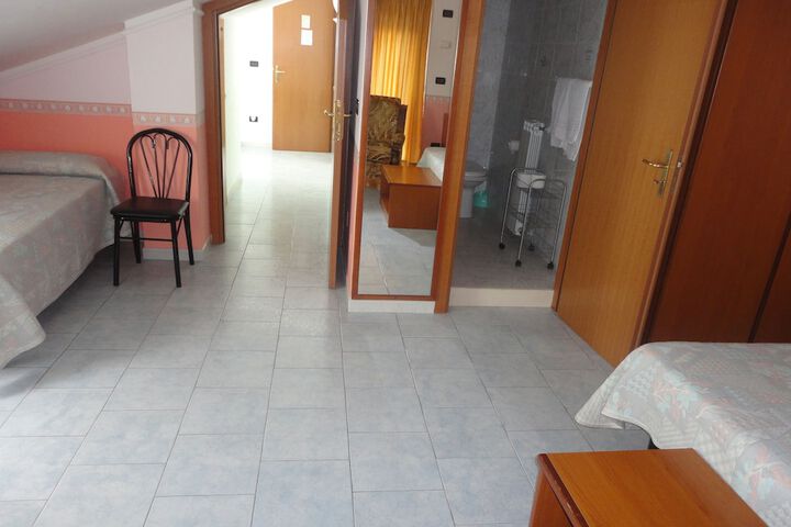 Room 35 of 53