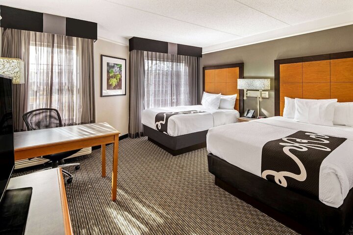 2 Double Beds (1 of 4)