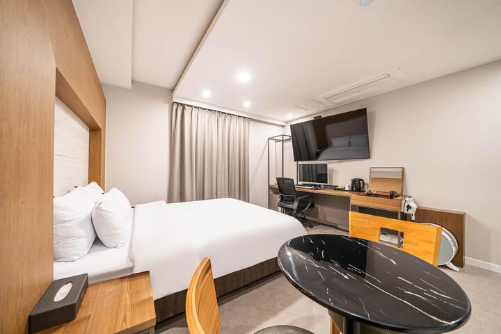 Room 31 of 49