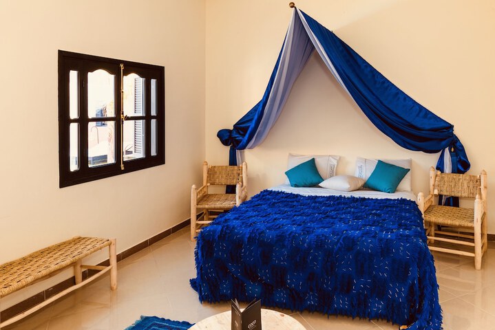 Room 4 of 27