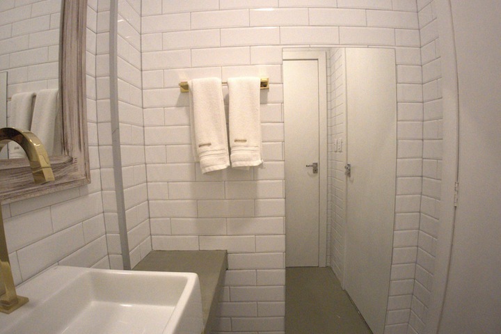 Room 9 of 12