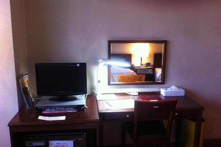 Room 12 of 30