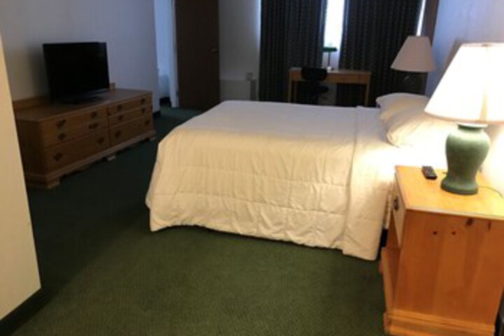 Room 10 of 13