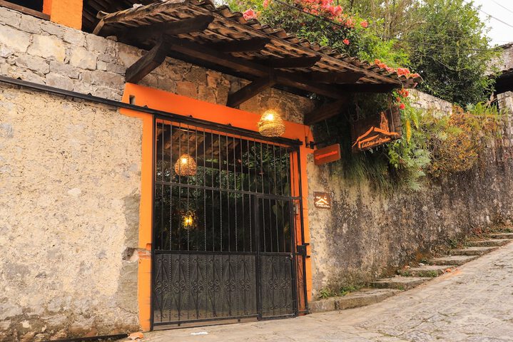 La Casa de Piedra by Rotamundos