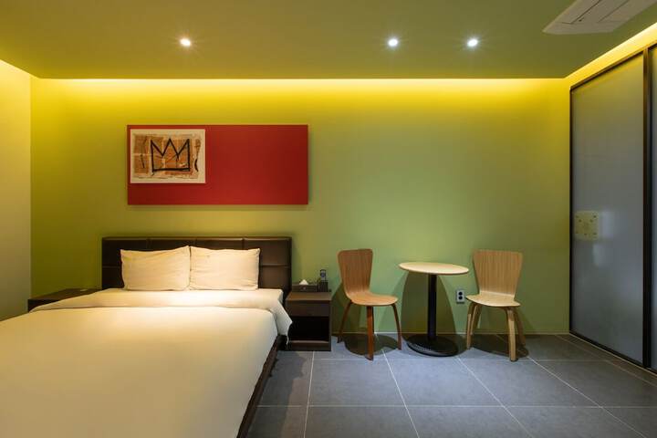 Room 16 of 40