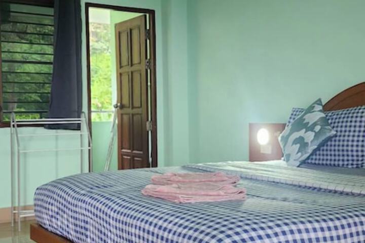 Room 27 of 77