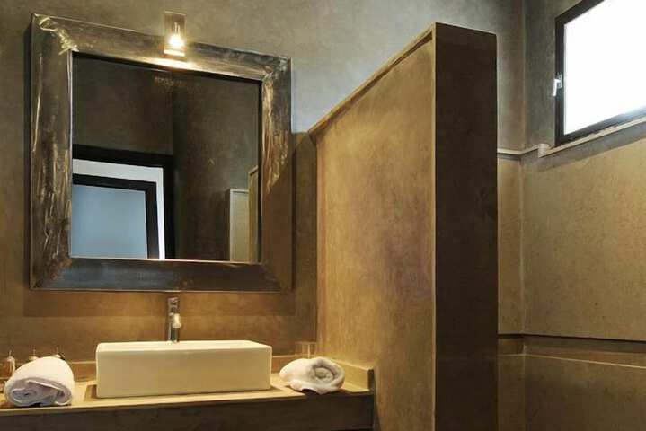 Room 17 of 34