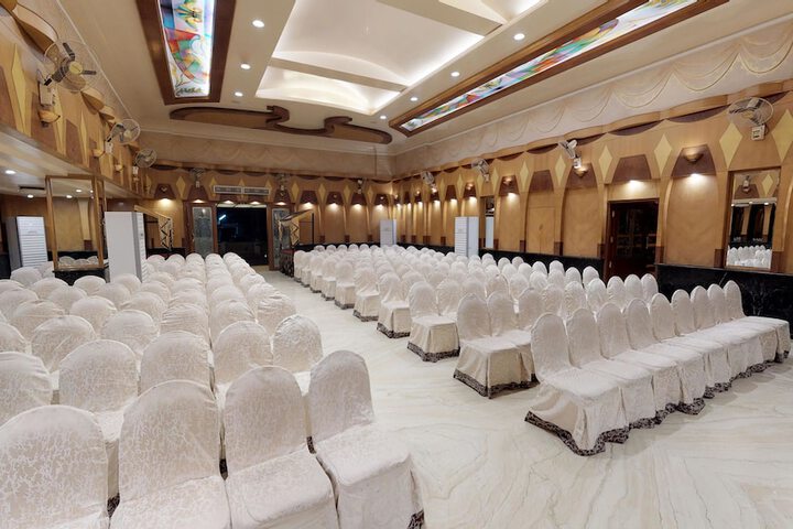 Ballroom/Hall 21 of 27
