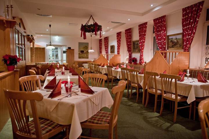 Dining 42 of 94