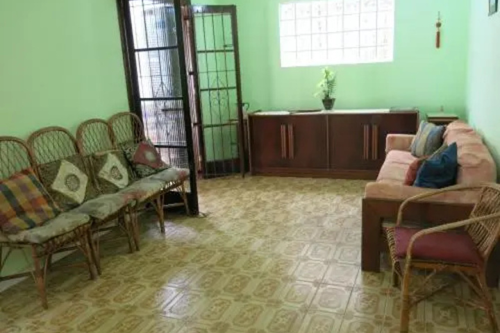 Room 9 of 18