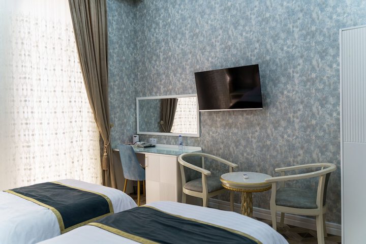 Room 11 of 48