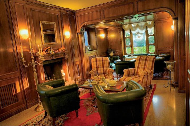 Lounge 61 of 71
