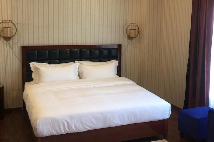 Room 15 of 25
