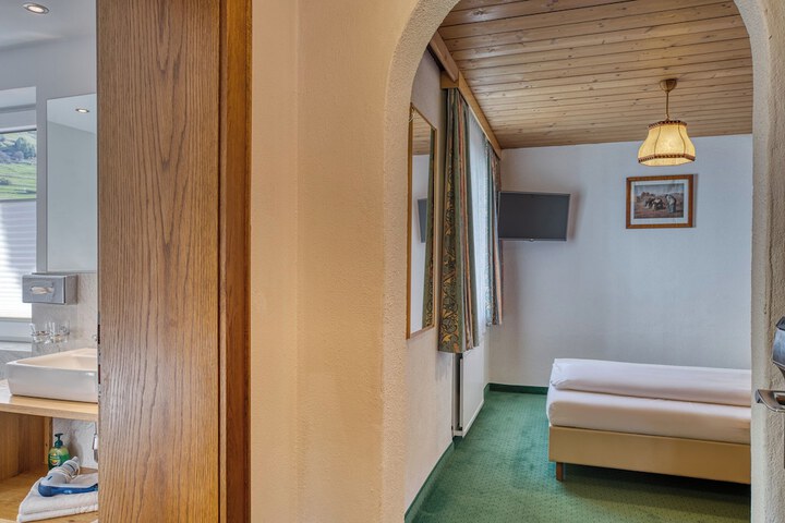 Room 18 of 84