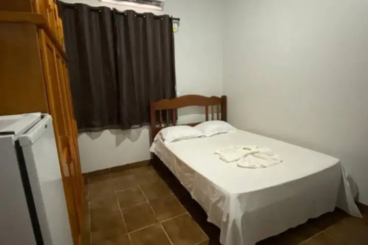 Room 5 of 9