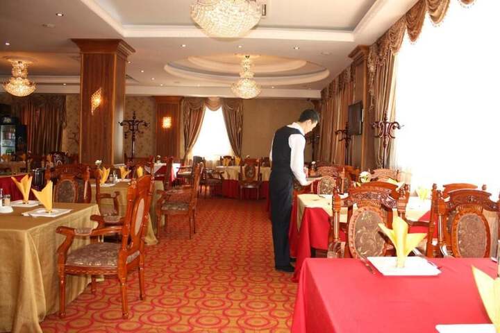 Dining 45 of 48
