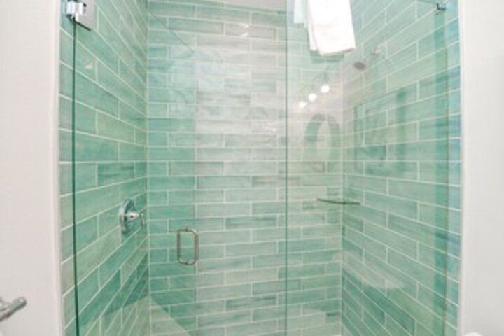 Room 4 of 25