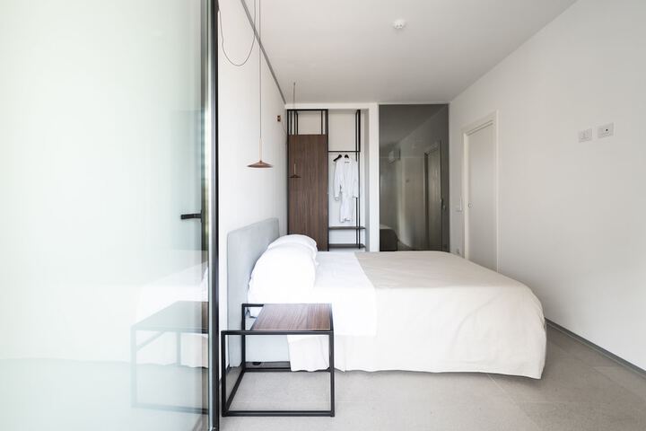 Room 32 of 160