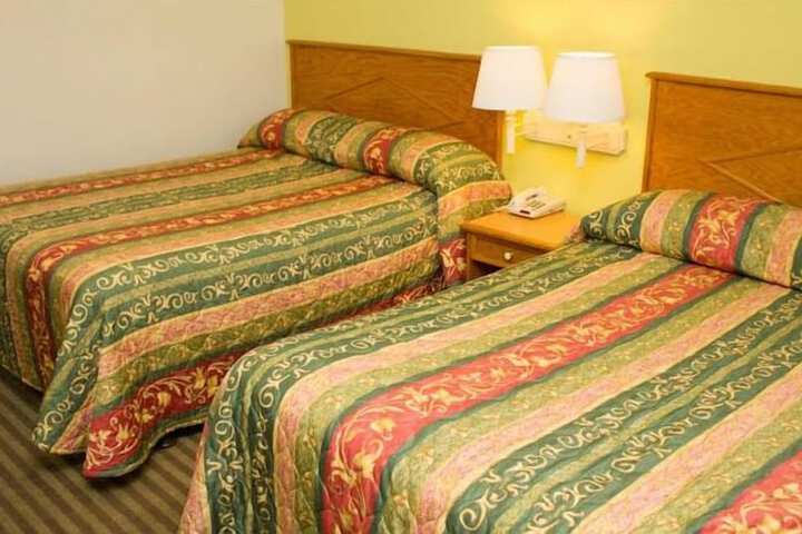 2 Double Beds (3 of 6)