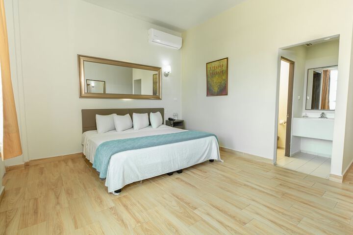 Room 4 of 37