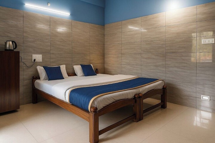 Room 4 of 17