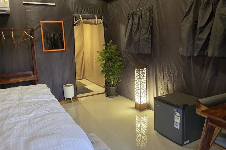 Room 4 of 15