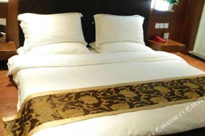 Chunqiu Huayuan Hotel