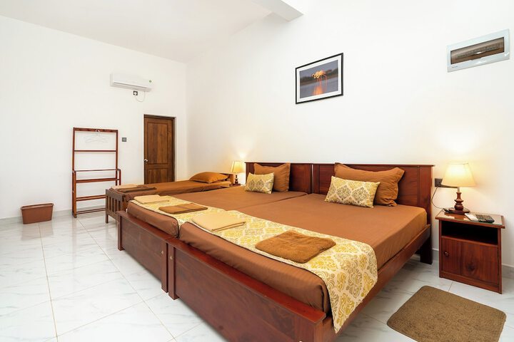 Room 4 of 33